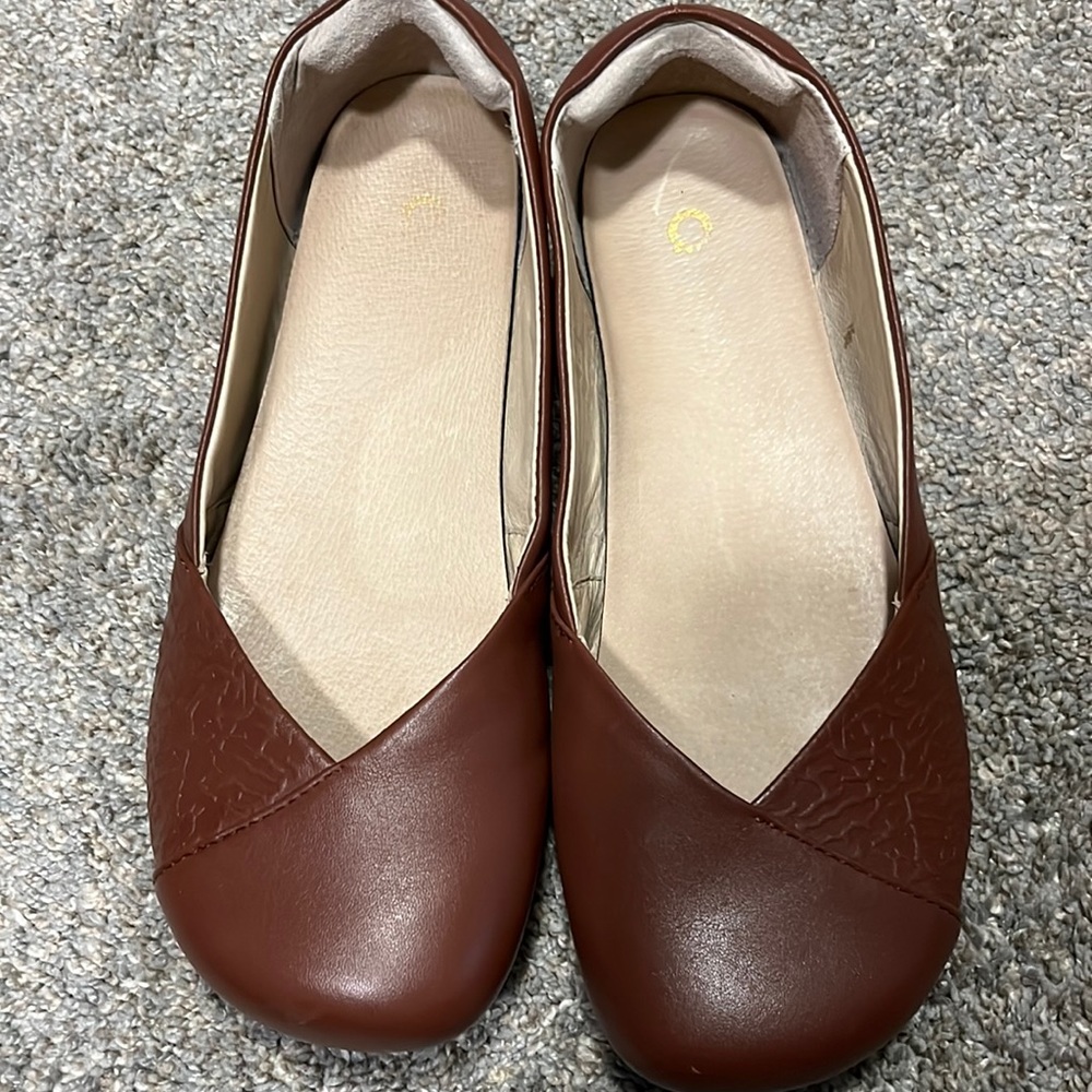 Xero Shows, Women’s natural brown leather. Great used condition.